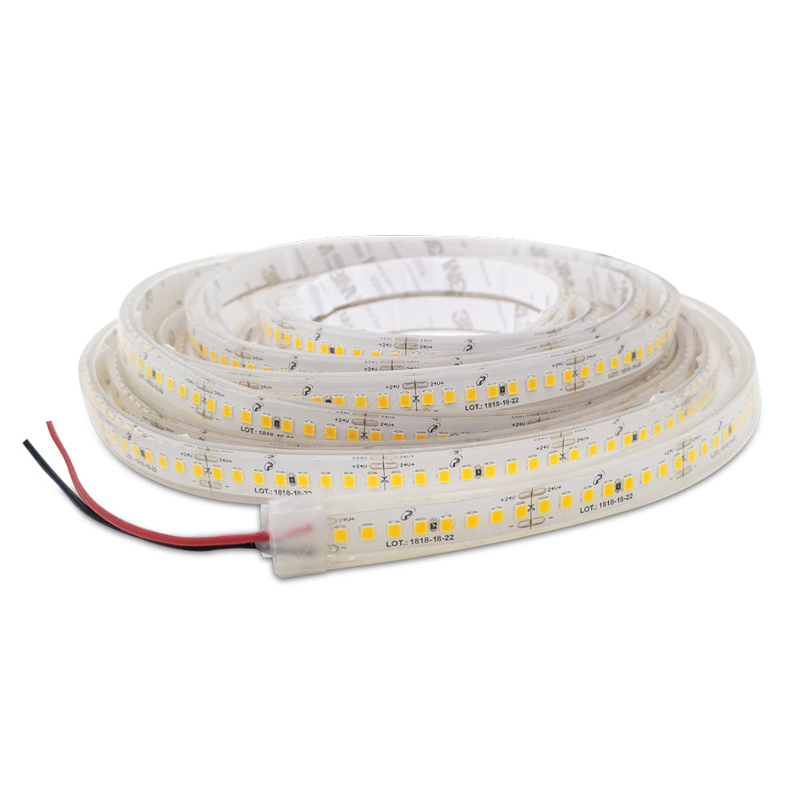 Striscia LED 24 V 19,2 W/m 2400 lm IP67 SMD2835 impermeabile bobina 5 m per esterno profili alluminio e bagno